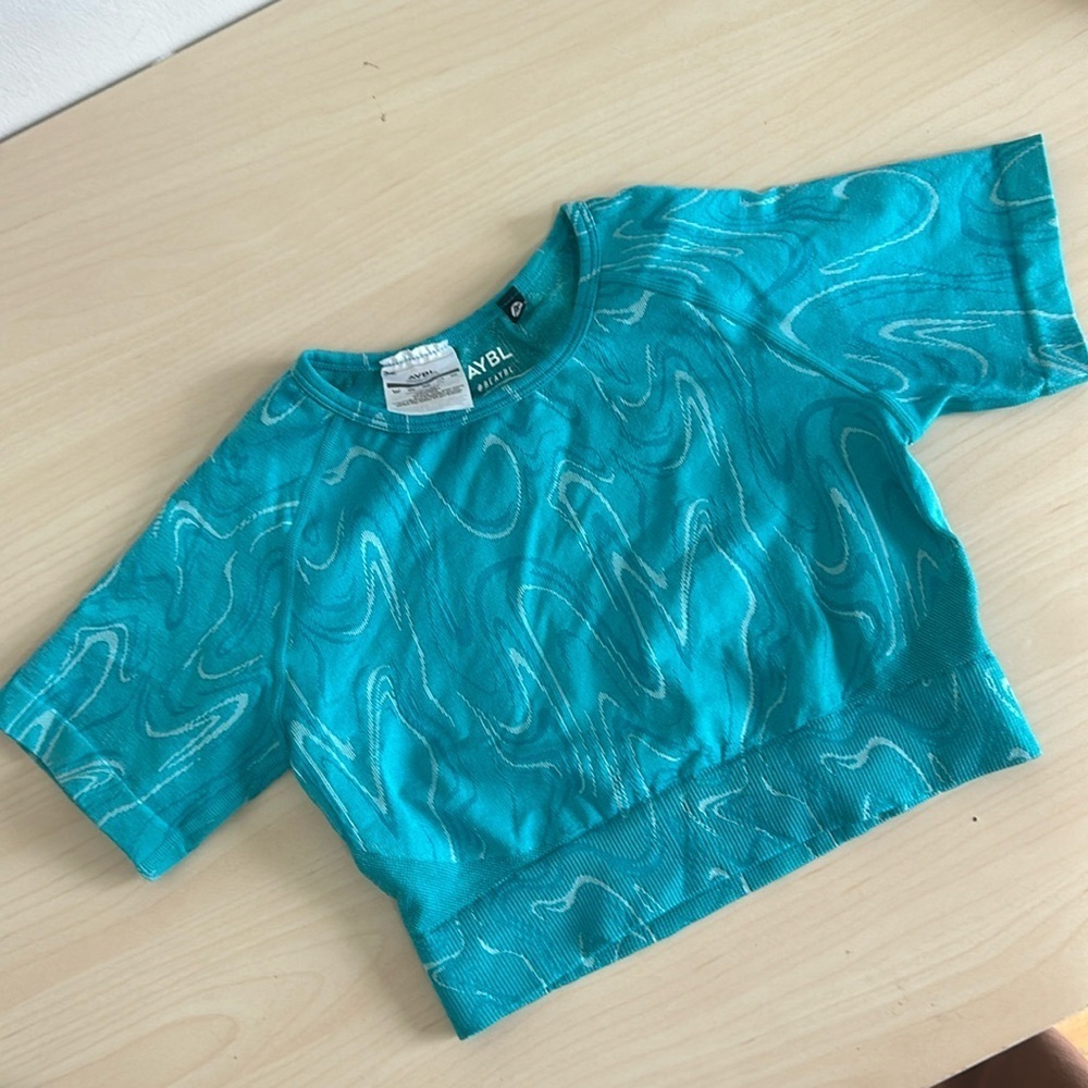 AYBL seamless blue workout crop top cutout size small